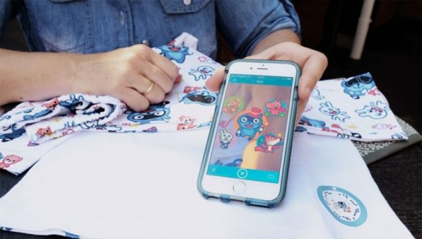 Sortez votre smartphone et scannez les vêtements ! vêtements connectés et interactifs pour nos enfants Sortez votre smartphone et scannez les vêtements !