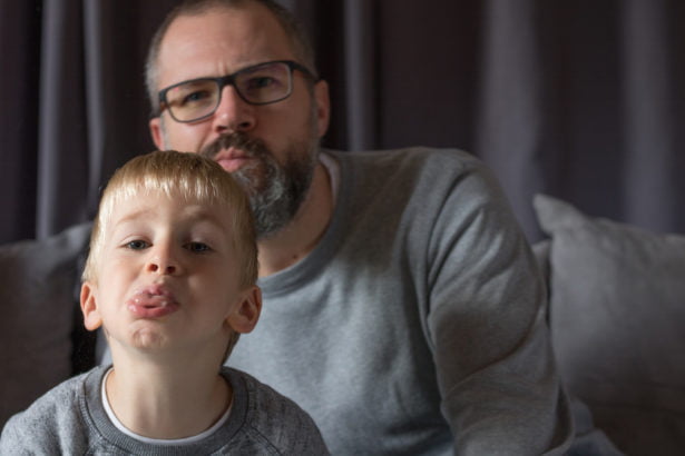 Je prends du recul avec Arthur - portrait de papa - papa gentleman Je prends du recul avec Arthur - portrait de papa - papa gentleman
