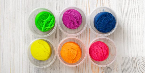 Pleins de pâtes à modeler maison ! Pleins de pâtes à modeler maison !