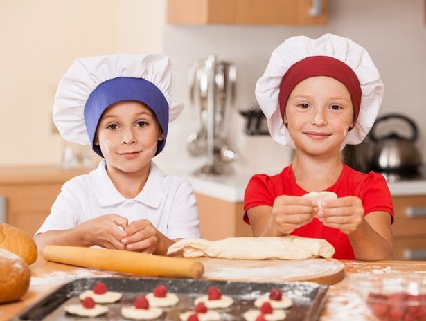 Préparation du goûter avec les enfants