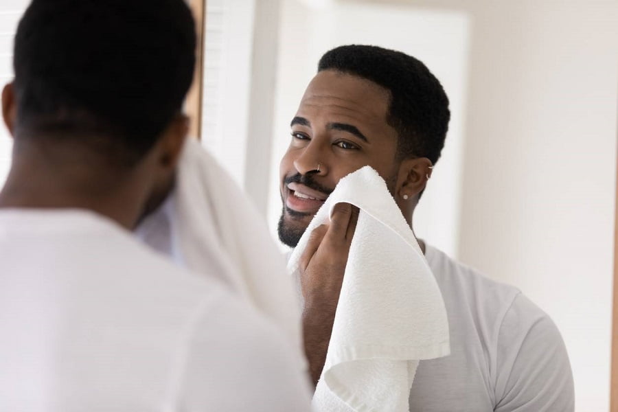 Se teindre la barbe : comment faire ? Se teindre la barbe : comment faire ?